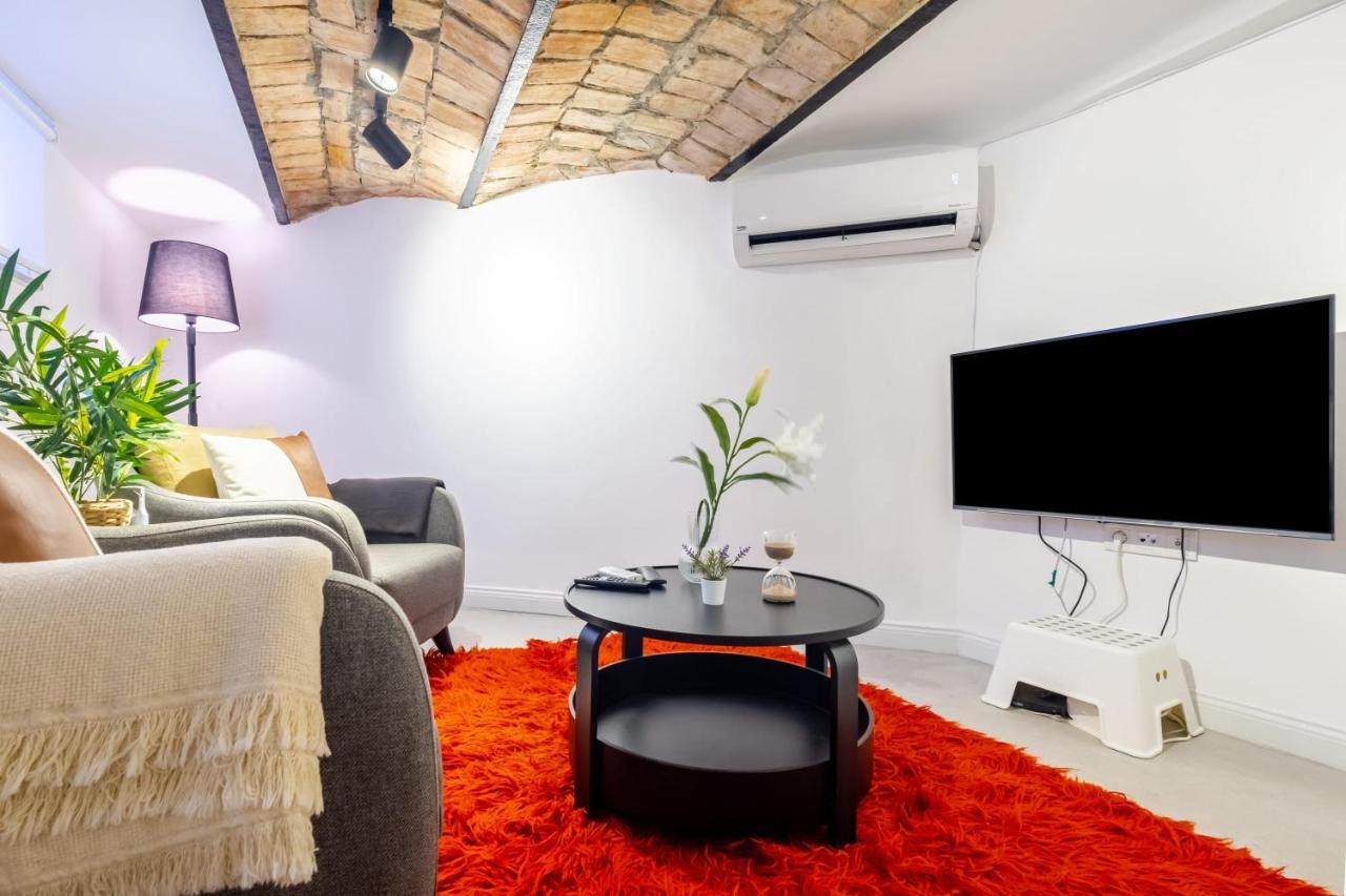 Vibrant Flat 5 Minutes Walk To Istiklal In Beyoglu Apartment Истанбул Екстериор снимка