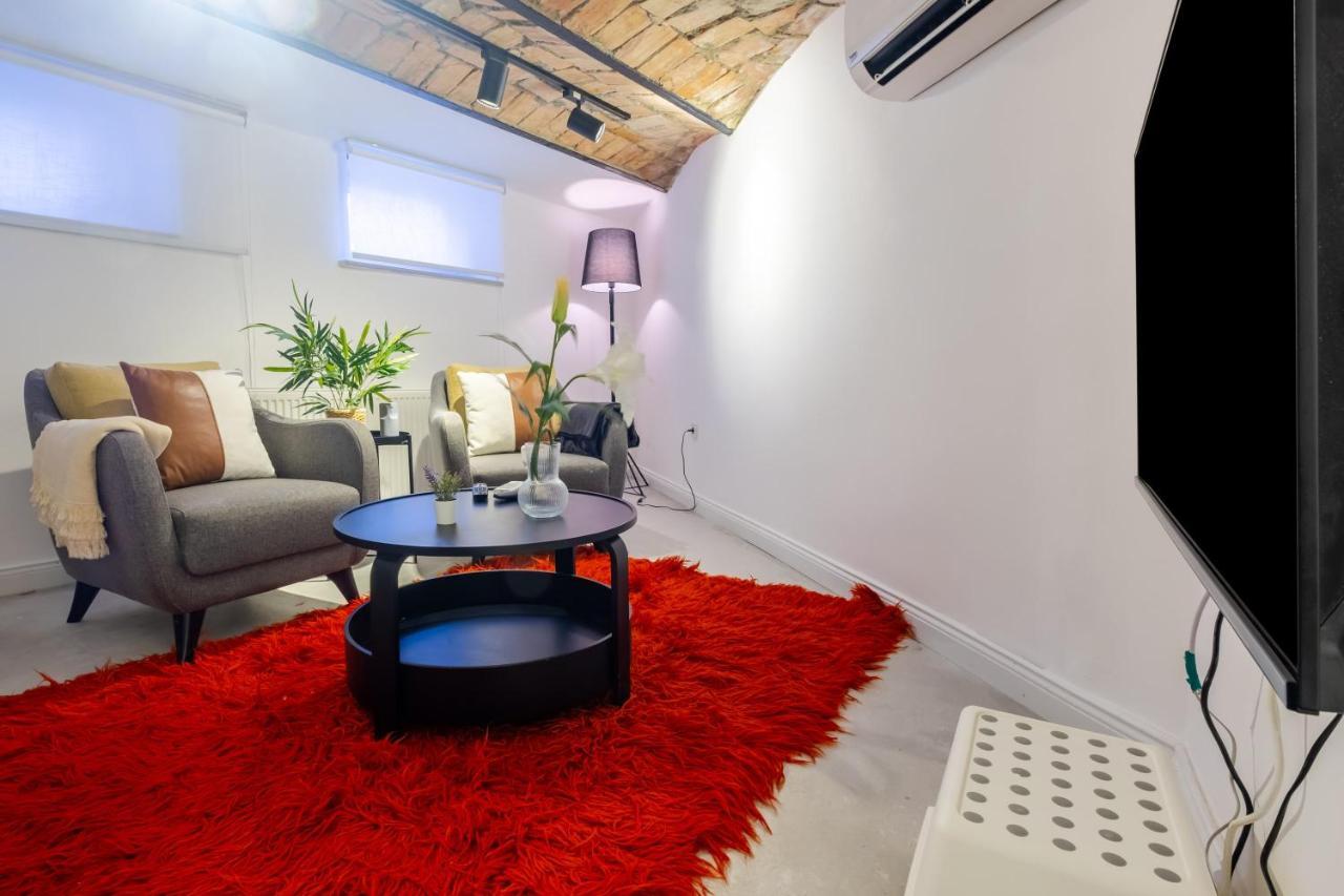 Vibrant Flat 5 Minutes Walk To Istiklal In Beyoglu Apartment Истанбул Екстериор снимка