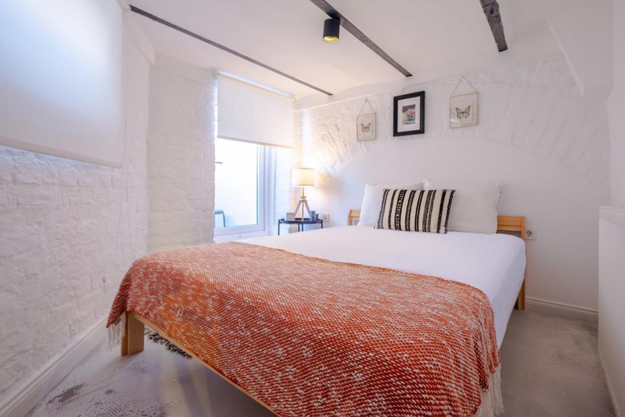 Vibrant Flat 5 Minutes Walk To Istiklal In Beyoglu Apartment Истанбул Екстериор снимка